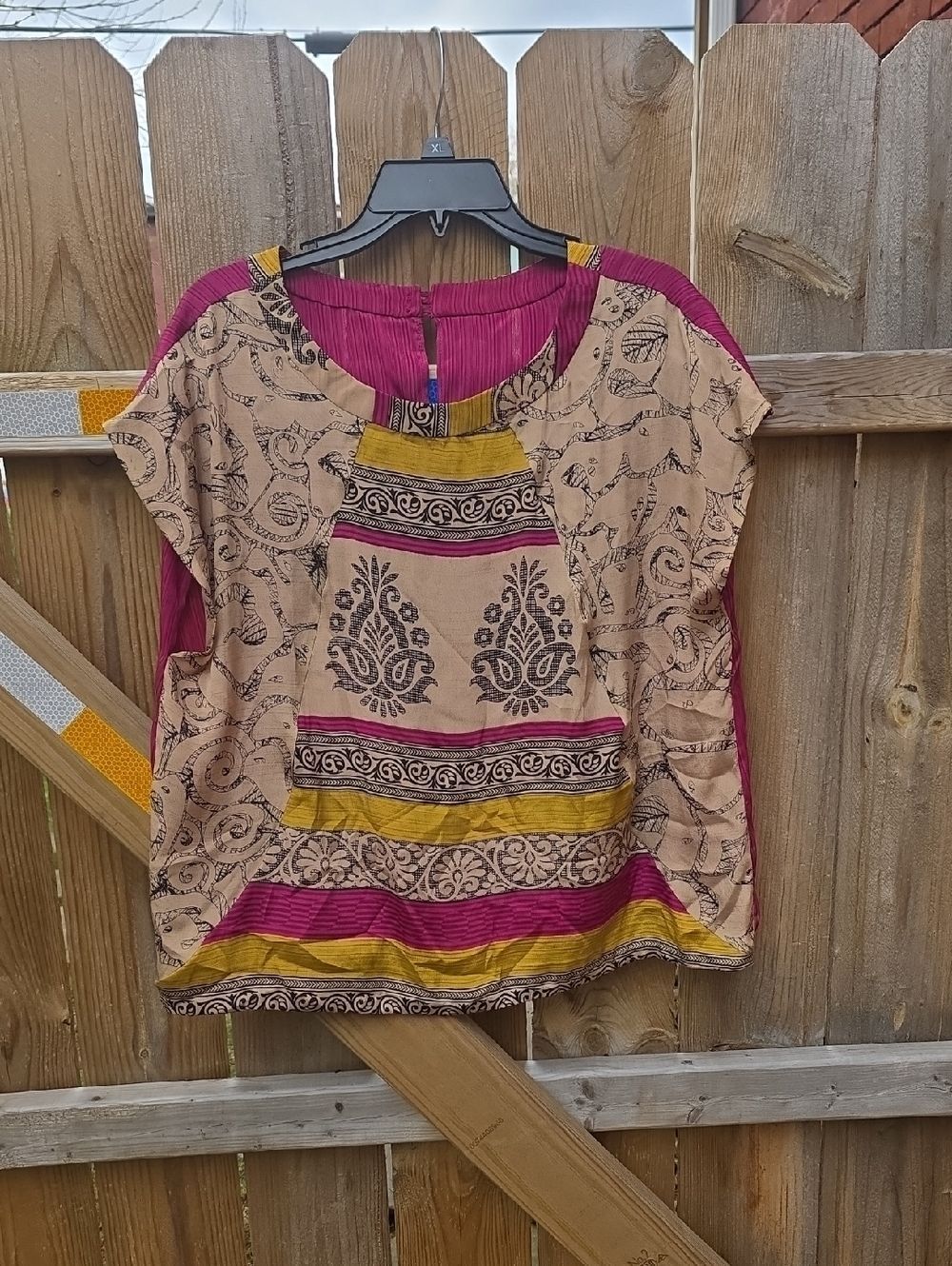 Women's Printed Short-Sleeve Top in Beige and Magenta